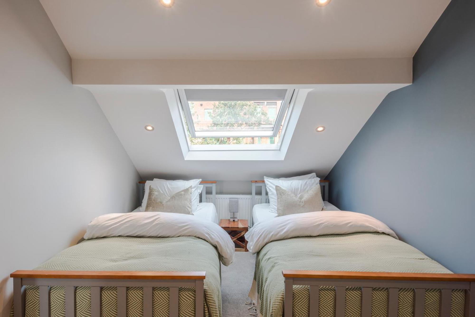 Stunning 3 Bed Duplex Apartment In The Heart Of West Hampstead London Bagian luar foto