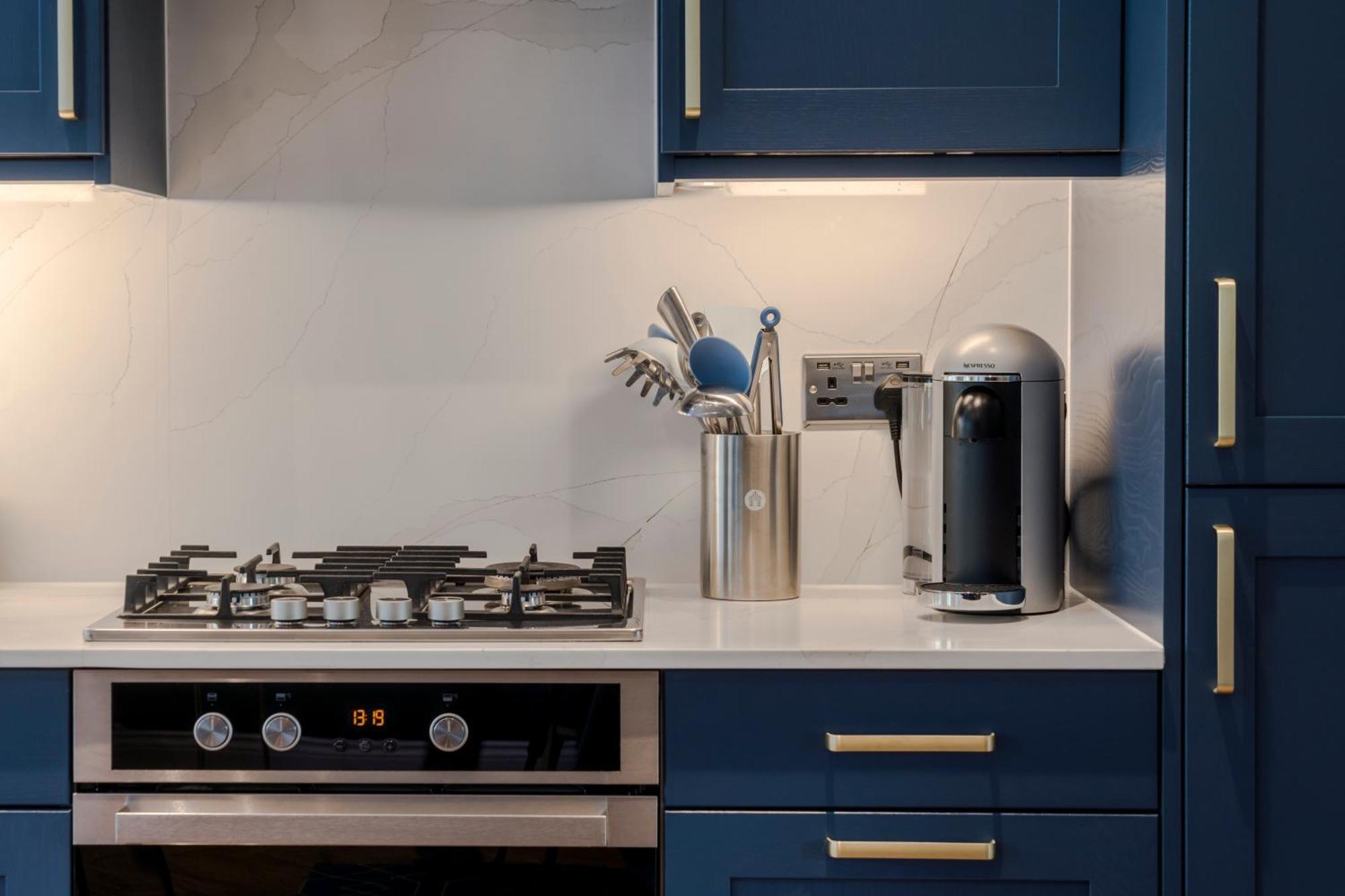 Stunning 3 Bed Duplex Apartment In The Heart Of West Hampstead London Bagian luar foto