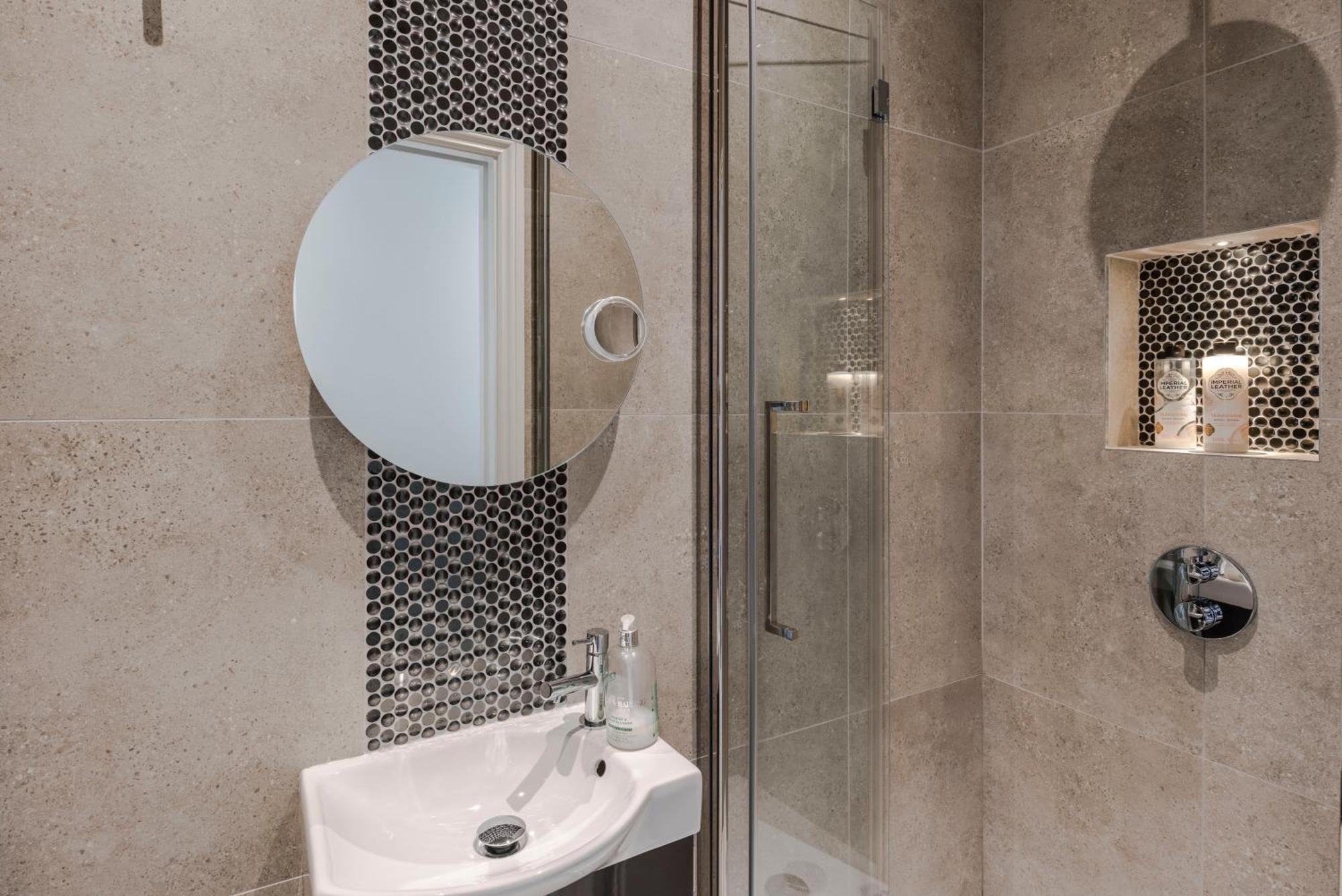 Stunning 3 Bed Duplex Apartment In The Heart Of West Hampstead London Bagian luar foto